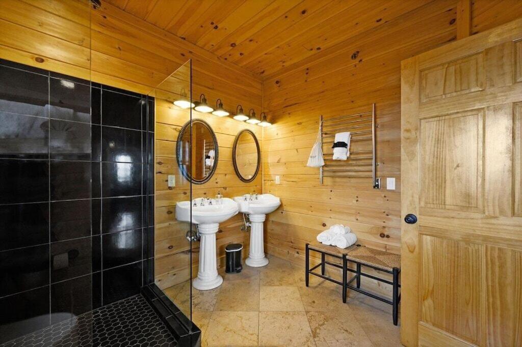 גטלינבורג Serenity Summit Cabin With Amazing Mountain Views, Indoor Pool, Fire Pit And Hot Tub מראה חיצוני תמונה