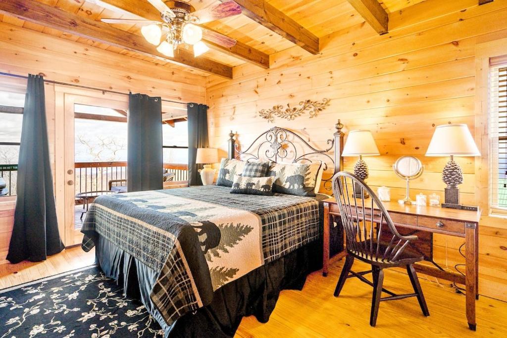 גטלינבורג Serenity Summit Cabin With Amazing Mountain Views, Indoor Pool, Fire Pit And Hot Tub מראה חיצוני תמונה