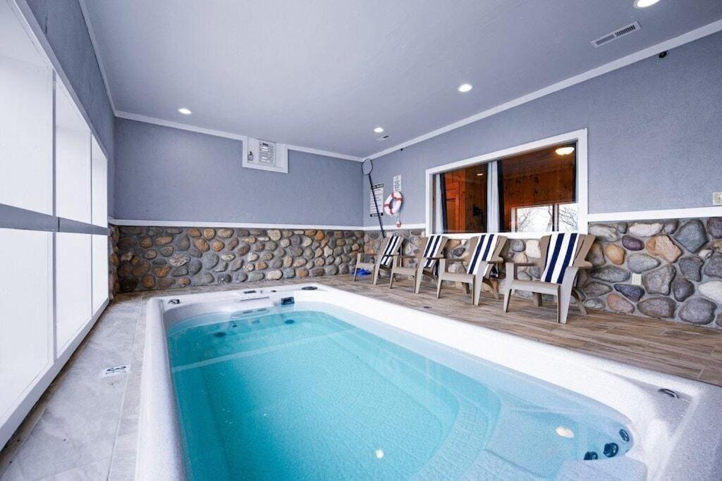 גטלינבורג Serenity Summit Cabin With Amazing Mountain Views, Indoor Pool, Fire Pit And Hot Tub מראה חיצוני תמונה